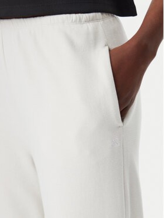 Calvin Klein Jeans Spodnie dresowe J20J225537 Écru Straight Fit