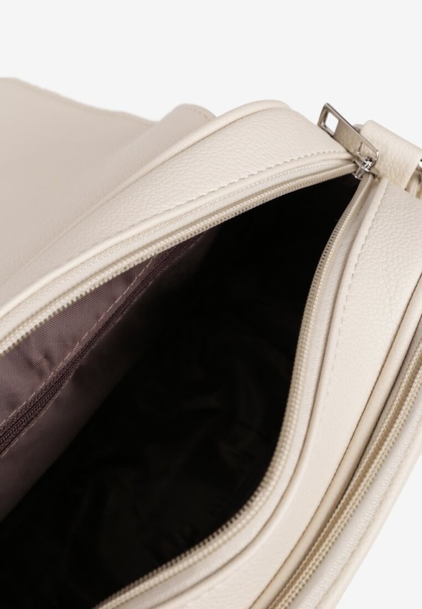 Beżowa Torebka w Stylu Listonoszki Ozdobiona Klapą Helluria