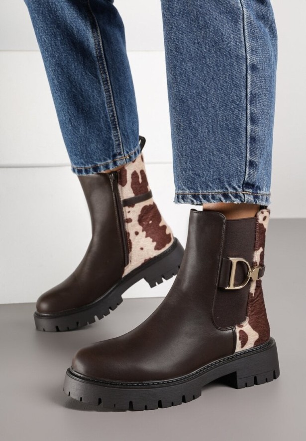 Brązowe Klasyczne Botki Sztyblety w Krowie Łaty Zdobione Metaliczną Aplikacją Laore