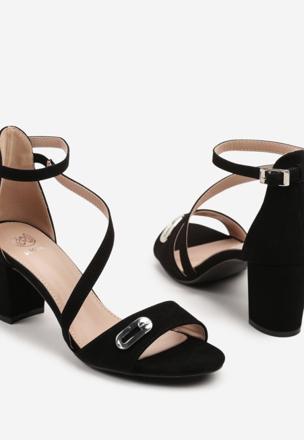 Czarne Sandały na Obcasie z Metaliczną Ozdobą Maralisa