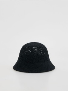 Ażurowy kapelusz bucket - czarny