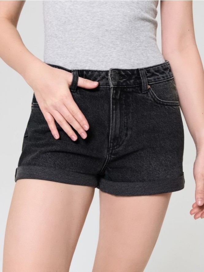 Szorty jeansowe mom high waist - czarny