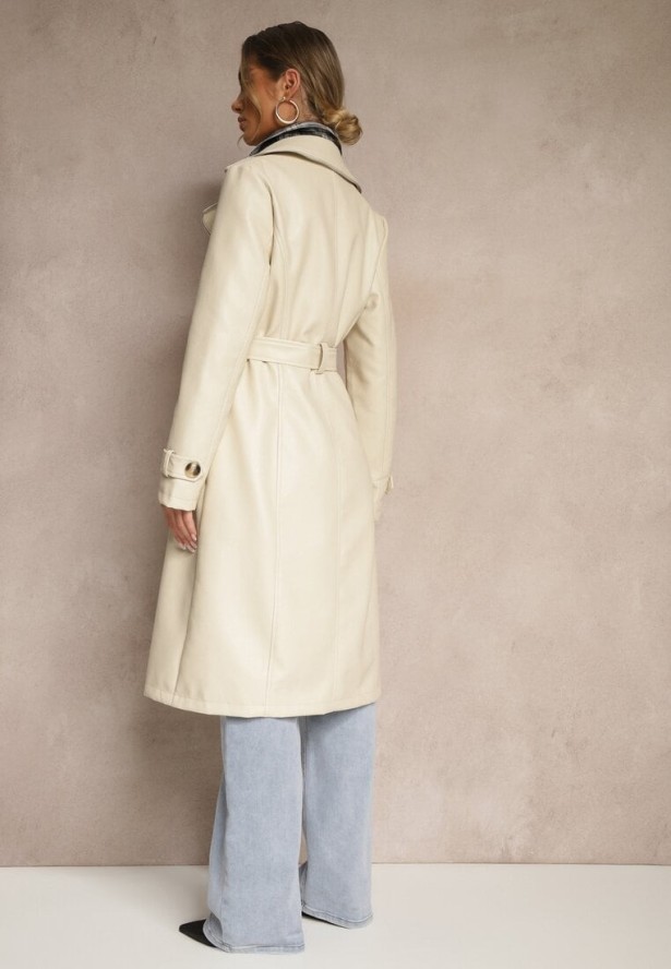 Beżowy Płaszcz Trencz z Ekoskóry o Dwurzędowym Kroju z Paskiem Nilianis