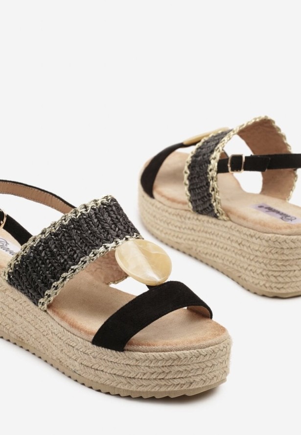 Czarne Sandały na Plecionym Koturnie z Okrągłą Ozdobą Naporra