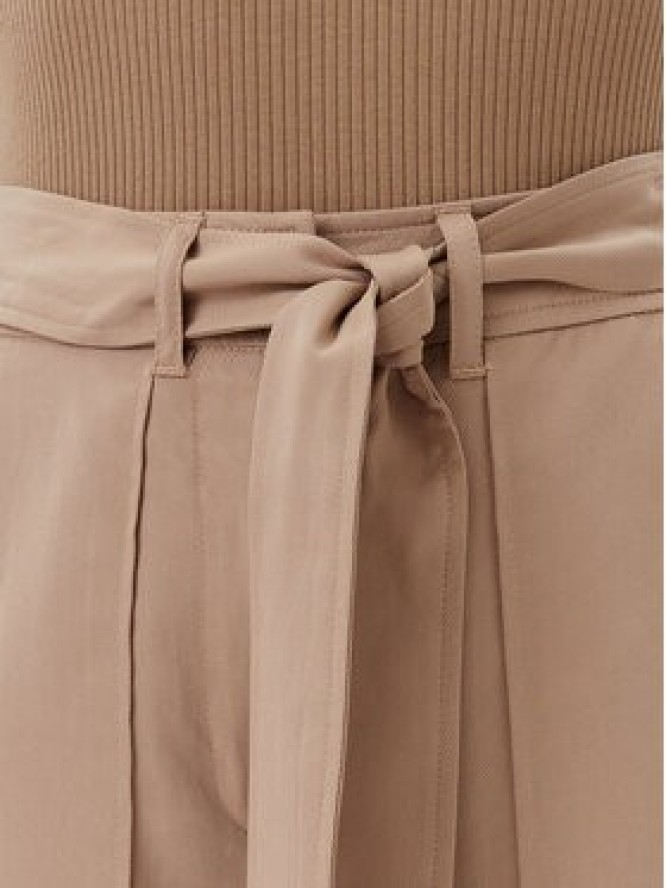 Guess Szorty materiałowe W5GD1R WG4C2 Beżowy Relaxed Fit