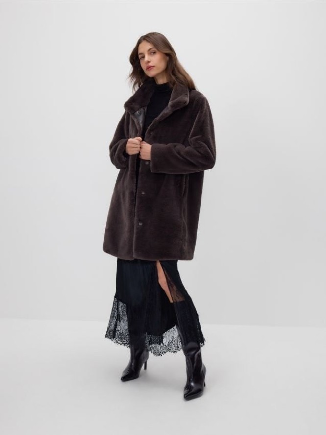 Płaszcz z imitacji futra - ciemnobrązowy