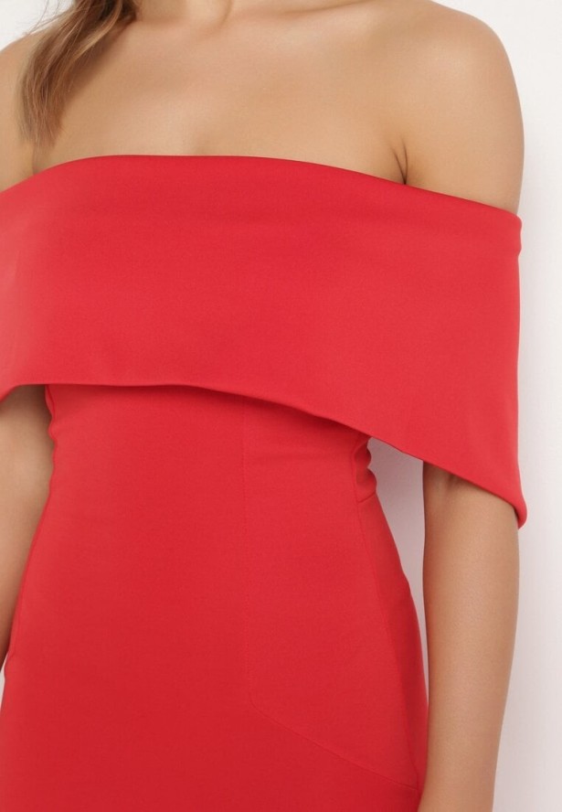 Czerwona Klasyczna Dopasowana Sukienka z Wywiniętym Dekoltem Luvlia