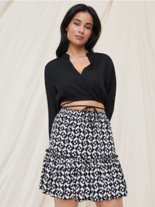 Spódnica mini ze wzorem - wielobarwny