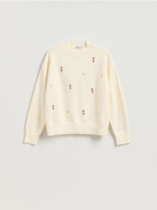 Sweter z ozdobnymi aplikacjami - kremowy