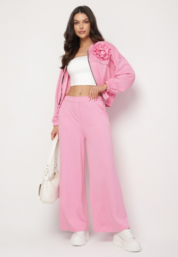 Różowy Komplet Dresowy z Wiskozą Szerokie Spodnie i Bluza ze Stójką i Broszką Redasena