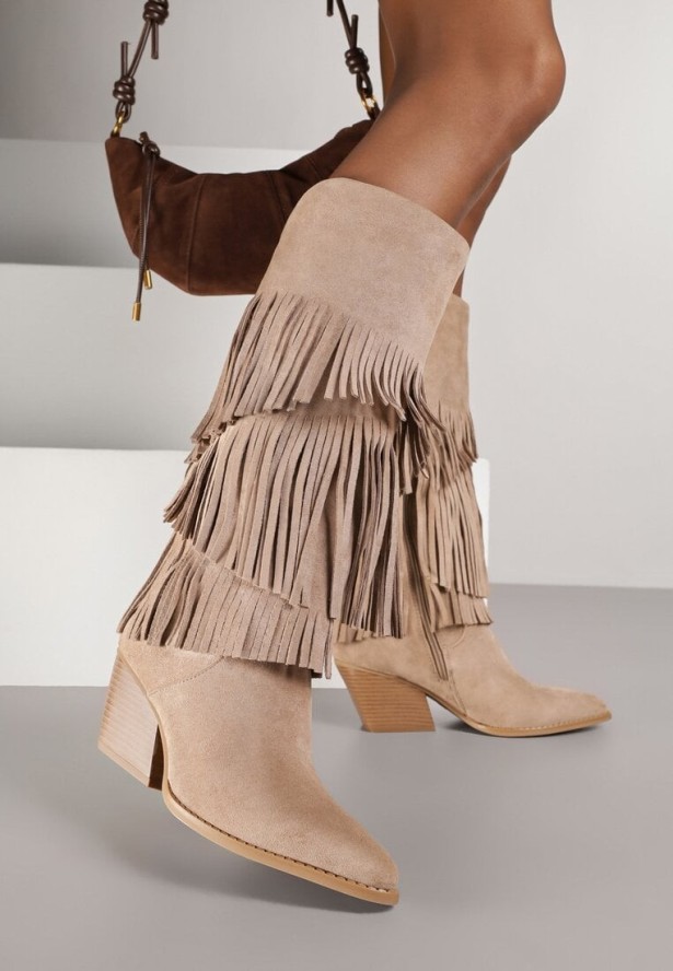 Ciemnobeżowe Kozaki Typu Kowbojki na Stożkowym Obcasie z Frędzlami Acirrive