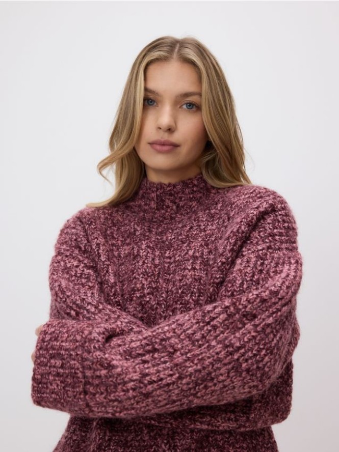 Wzorzysty sweter oversize - bordowy