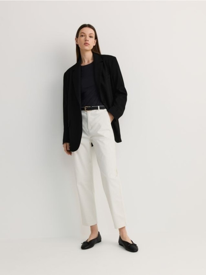 Spodnie chino z paskiem - złamana biel