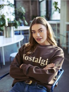 Bawełniana bluza z haftem - brązowy