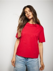T-shirt z haftem w serca - czerwony