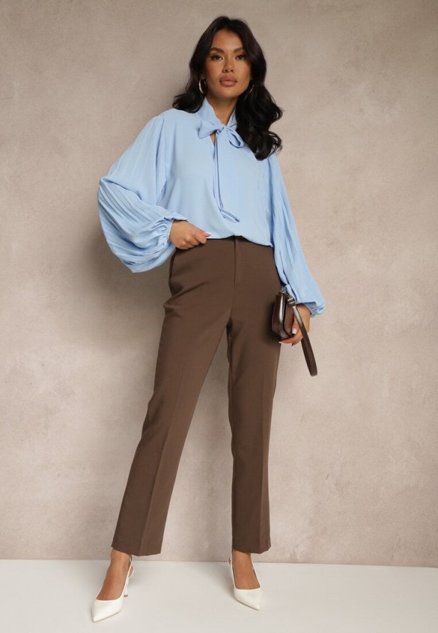 Jasnoniebieska Bluzka Ozdobiona Wiązaniem i Plisowanymi Rękawami Jenowena