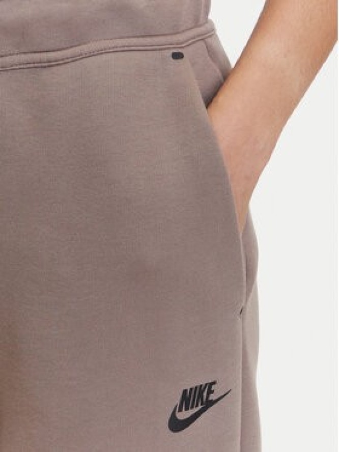 Nike Spodnie dresowe Tech Fleece HV6779 Brązowy Regular Fit