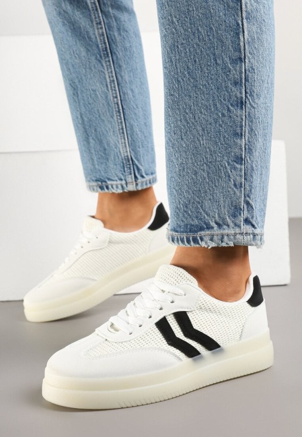 Białe Sneakersy w Stylu Tenisówek z Geometrycznymi Paskami Falenira