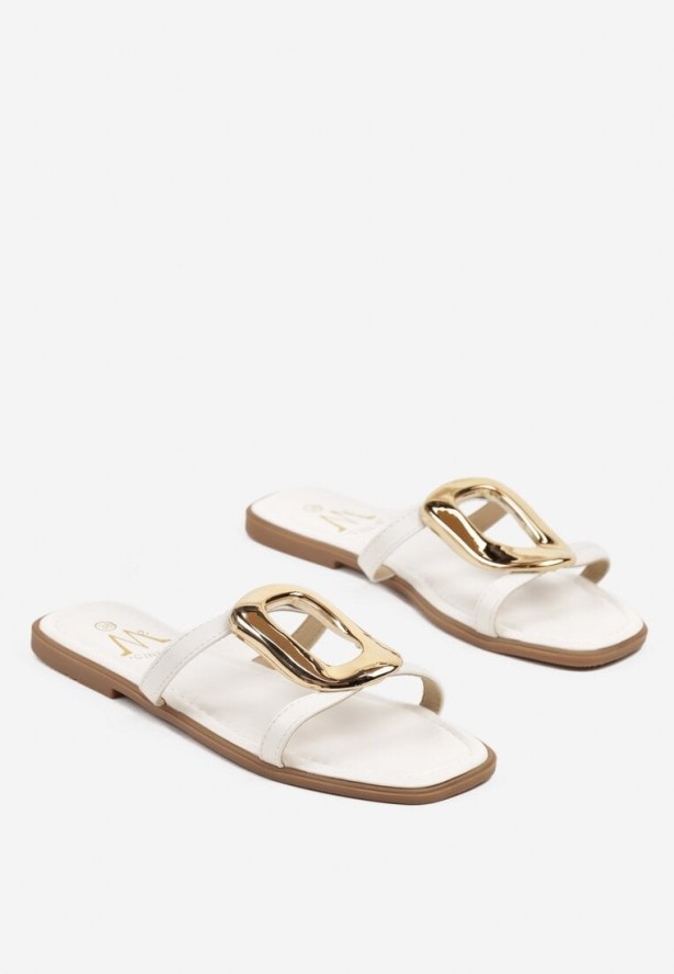 Białe Klapki z Ozdobną Klamrą na Cienkich Paseczkach Davivione