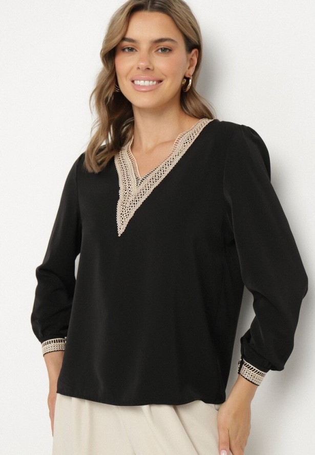 Czarna Bluzka w Rustykalnym Stylu z Koronką i Dekoltem w Serek Gonlira
