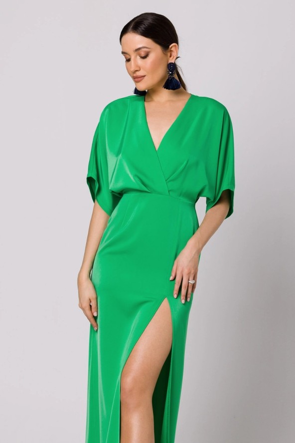 Długa sukienka z dekoltem V i rozcięciem kimonowa zielona