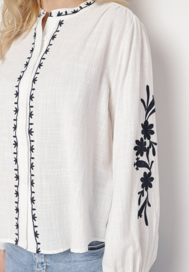 Biało-Niebieska Bawełniana Koszula Bez Kołnierzyka Zdobiona Haftem Gonavia