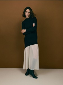 Sukienka z ozdobnym dołem - wielobarwny