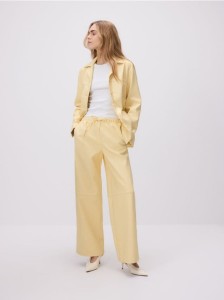 Spodnie z imitacji skóry - jasnożółty