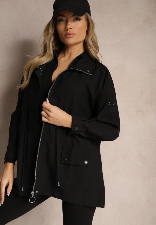 Czarna Kurtka Parka z Dodatkiem Bawełny Wykończona Troczkami Zapinana na Napy Velona