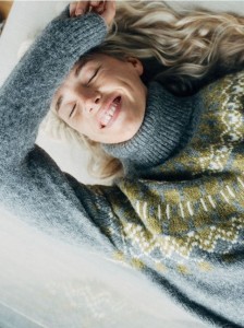 Sweter z domieszką wełny - wielobarwny