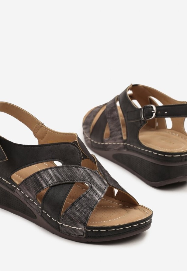 Czarne Sandały Vices z Ozdobnymi Paskami Oviama