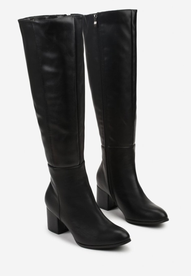 Czarne Kozaki Vices na Słupku Sedvire