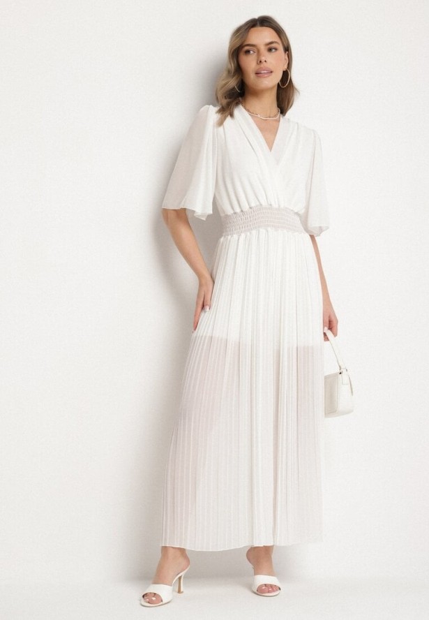 Biały Plisowany Kombinezon o Kopertowym Kroju z Gumką w Talii Ameddie