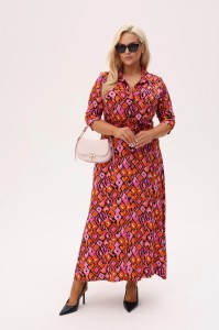 Koszulowa sukienka Lola o długości MAXI z geometrycznym printem w odcieniach różu i pomarańczy PLUS SIZE XXL OVERSIZE WIOSNA