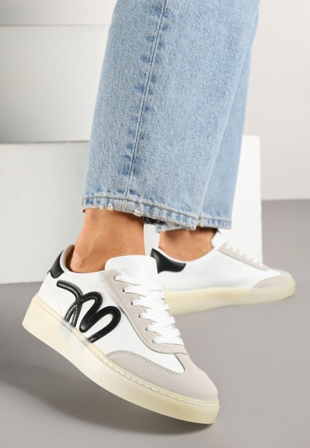 Białe Sneakersy w Stylu Klasycznych Tenisówek z Ozdobną Aplikacją Elddiva