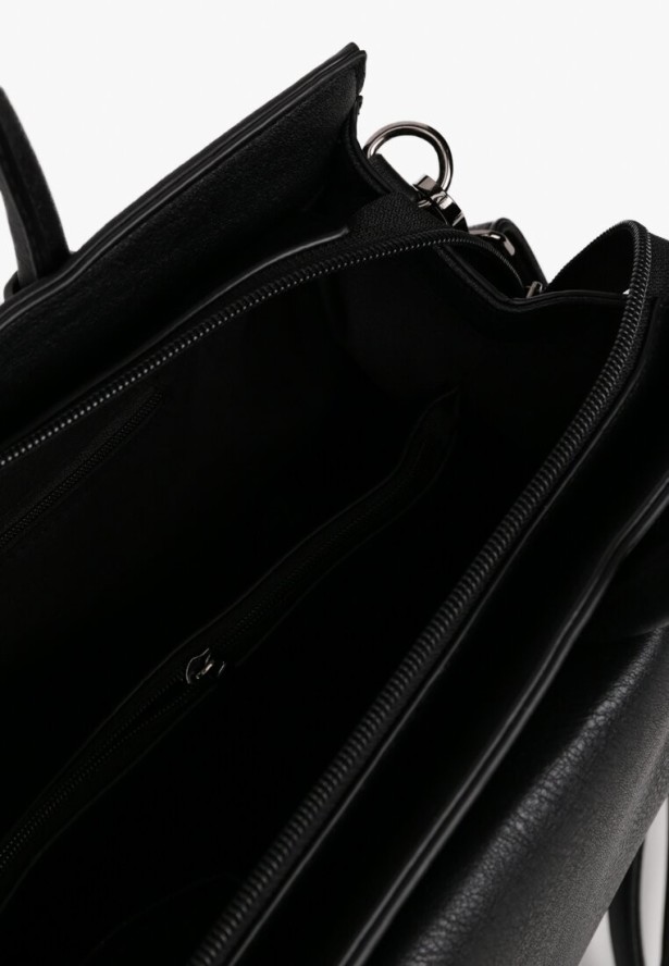 Czarna Torebka o Fasonie Dużego Kuferka z Klapką Florpio