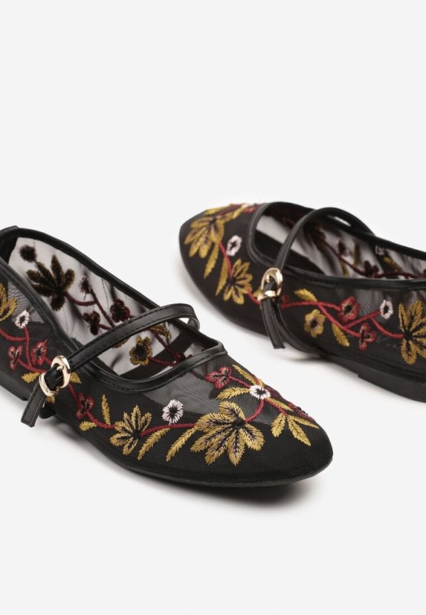 Czarne Balerinki z Siateczki Ozdobione Haftem Zapinane na Sprzączkę Danilea