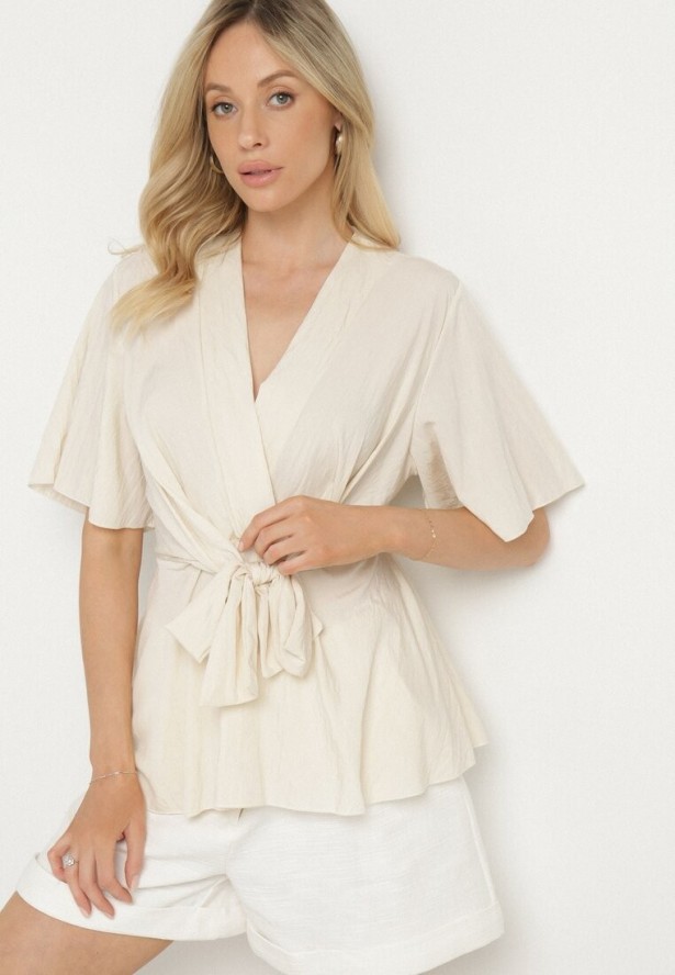 Jasnobeżowa Kopertowa Bluzka z Wiskozą Ozdobiona Supłem Tanathria