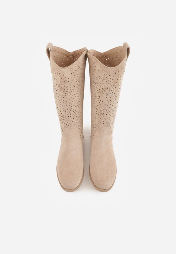 Ciemnobeżowe Botki Typu Kowbojki Ażurowe Ozdobione Metaliczną Aplikacją Iomosa