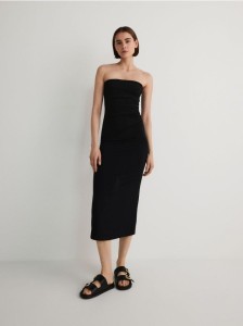 Sukienka midi z prostym dekoltem - czarny