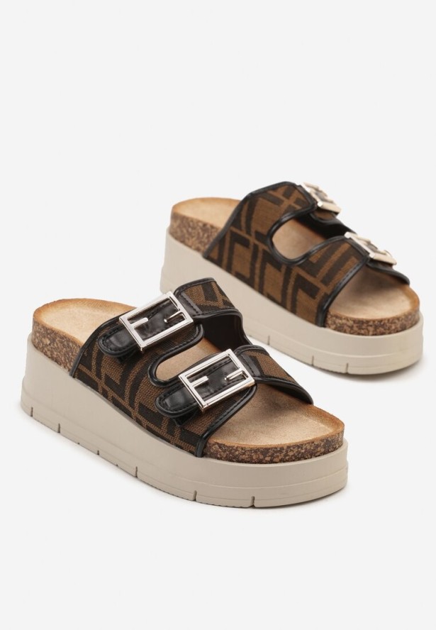 Czarne Klapki na Platformie Ozdobione Geometrycznym Motywem Rinmariela