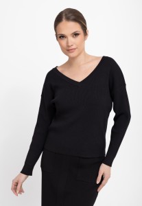 Czarny, prążkowany sweter z dekoltem S-TIKA