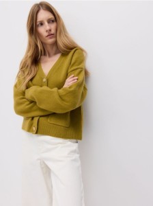 Wełniany kardigan z kieszeniami - oliwkowy