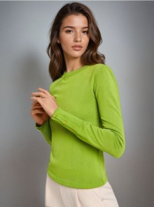 Sweter z ozdobnymi guzikami - zielony