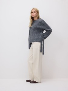 Sweter z kokardkami - ciemnoszary