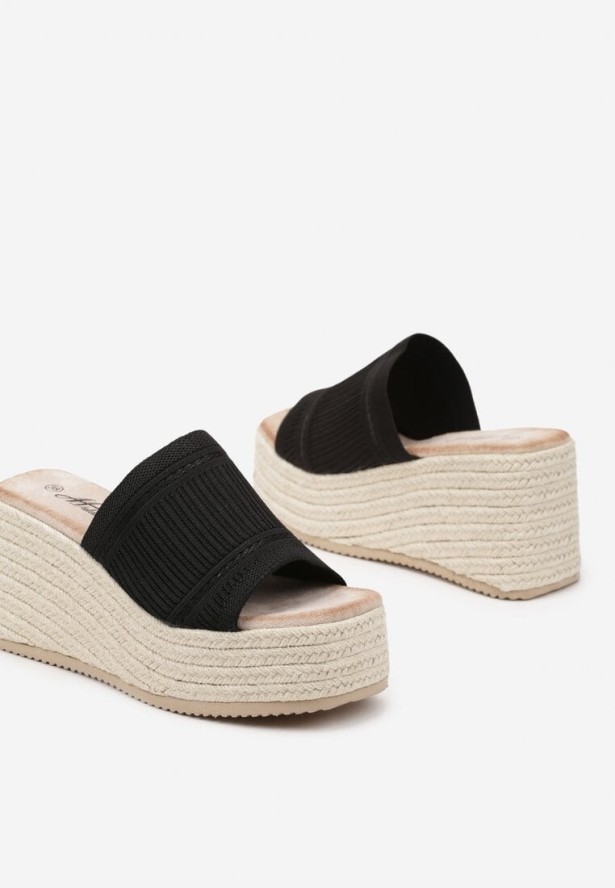 Czarne Klapki na Plecionym Koturnie z Cholewką w Paski Neoviris