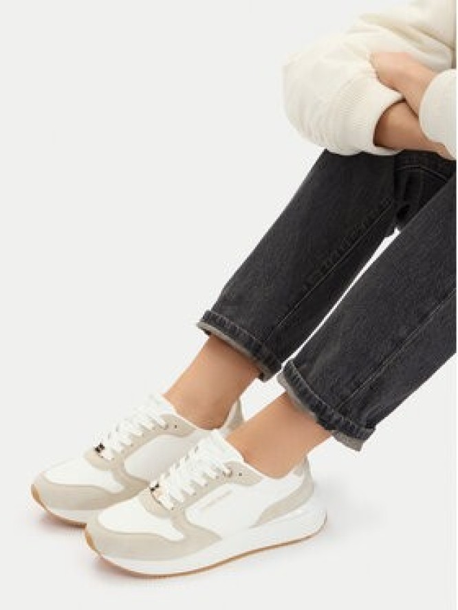 Guess Jeans Sneakersy CWBEO-K250087 Biały