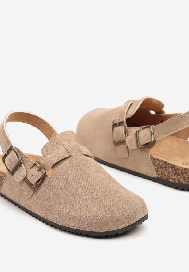 Ciemnobeżowe Klapki z Ekozamszu w Stylu Chodaków z Paskiem przy Pięcie Gonarith