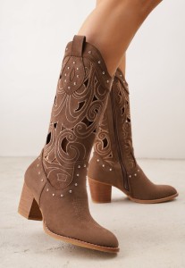 Brązowe Botki Kowbojki VICES na Obcasie z Ażurową Cholewką z Nitami Rienatea