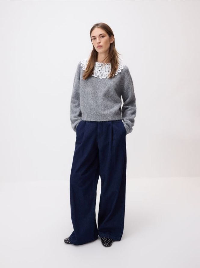 Sweter z ozdobnym kołnierzem - szary
